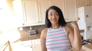 Bubble butt Emori Pleezer blowjobs