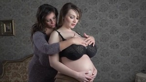 Pregnant lesbo tribbing